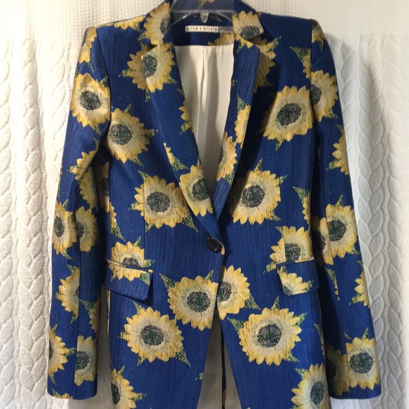 Alice + Olivia Jackets & Blazers - Alice+Olivia NWOT Floral Embroidered Jacket size 4